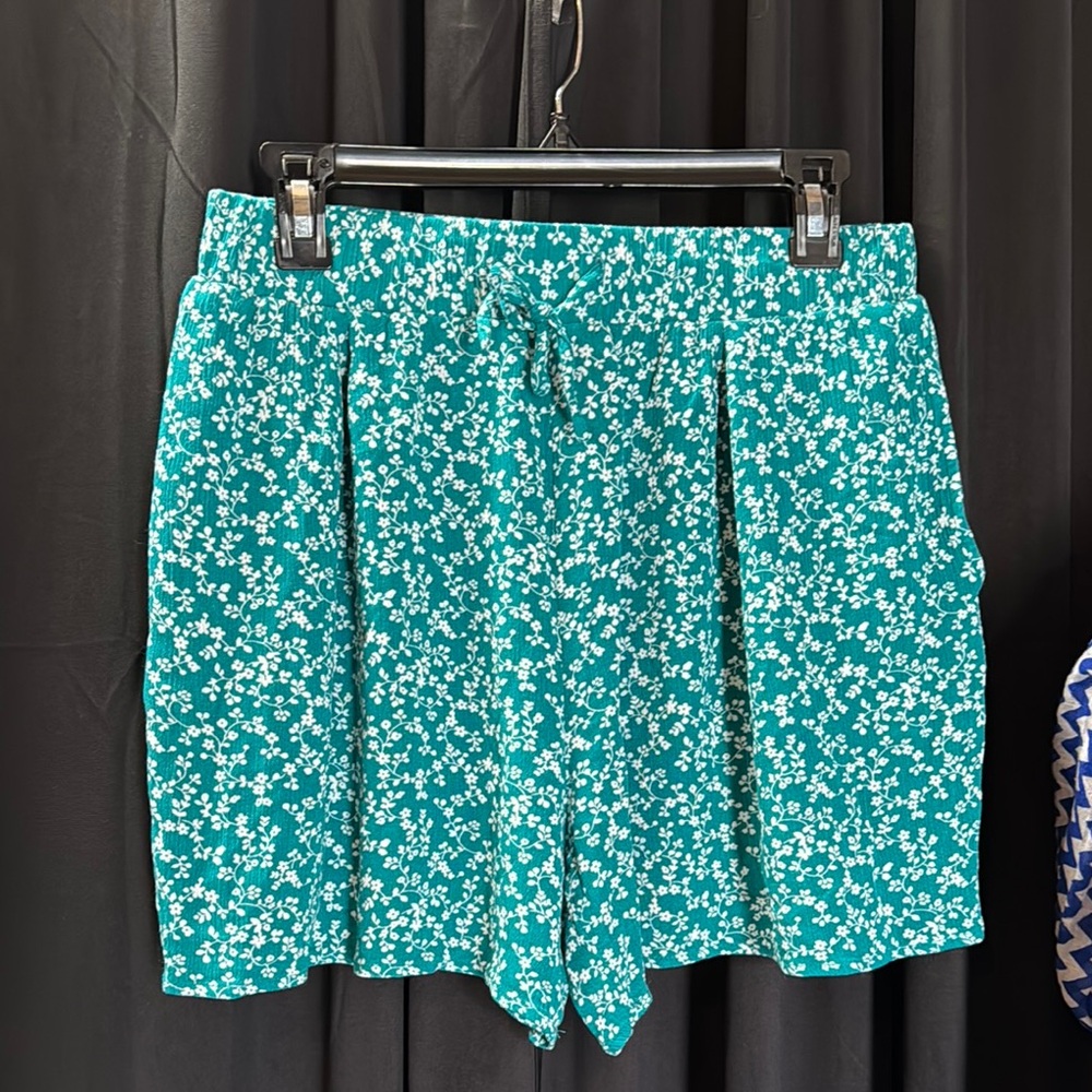 West Loop High Waist Green and White Shorts